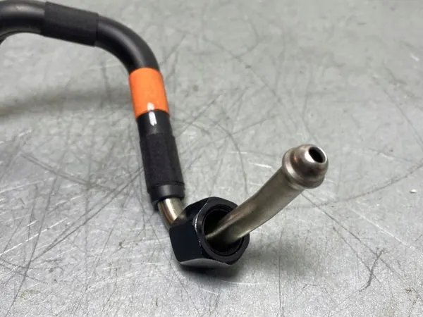 Conducto de combustible Hyundai Ioniq OEM FBZ16829 - Usado image 3