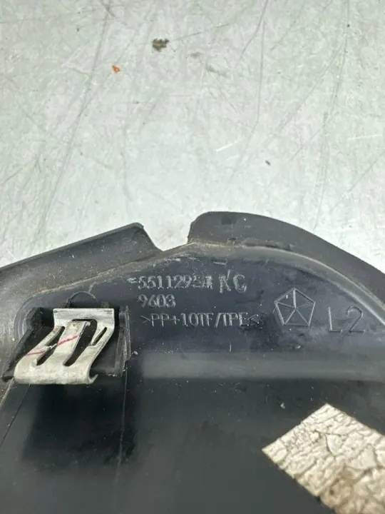 OEM 55112951AC Cache Triangle Pare-brise Jeep image 9