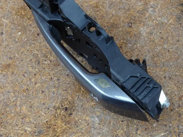 OEM 8W0837812A Rechter verlicht deurhandvatframe image 3