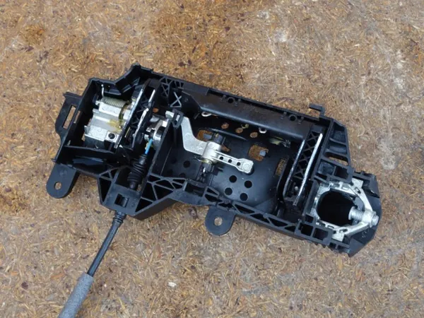 OEM 8W0837812A Rechter verlicht deurhandvatframe image 4