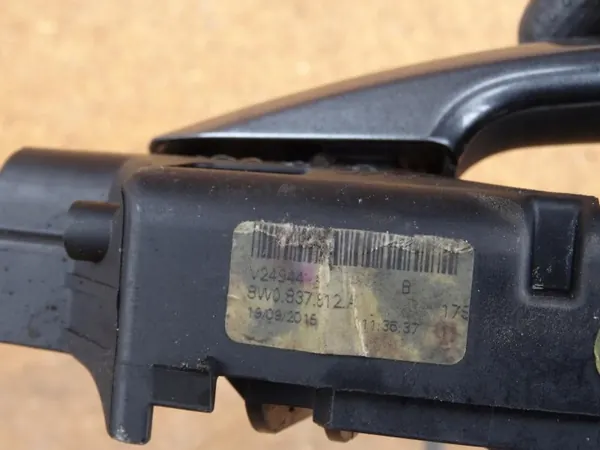OEM 8W0837812A Rechter verlicht deurhandvatframe image 5