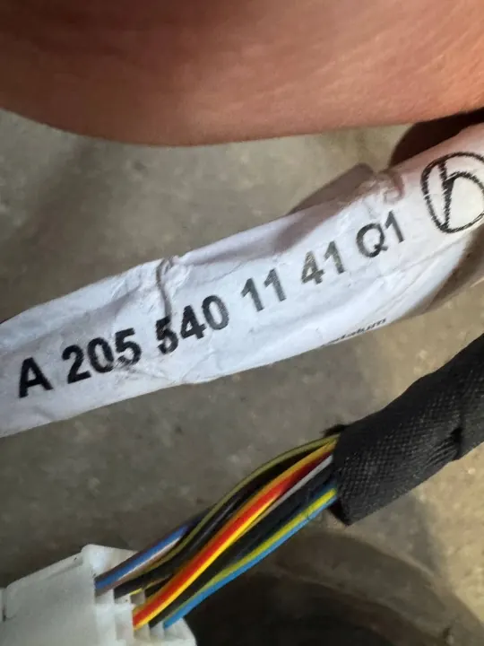 Cableado parachoques trasero Mercedes C205 OEM 2055401141 image 3