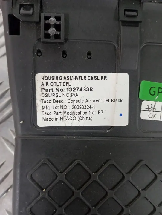 Opel Insignia A 2013 Taka-aukko tuuletusritilä OEM 13274338 image 4