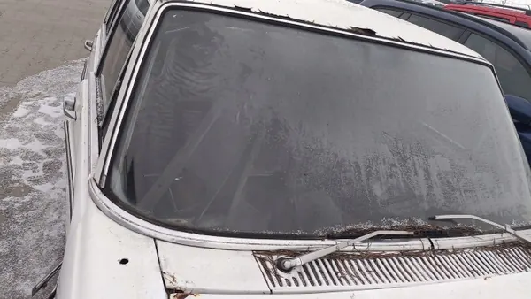 Parabrisas Mercedes-Benz W114/W115 OEM - Usado image 2