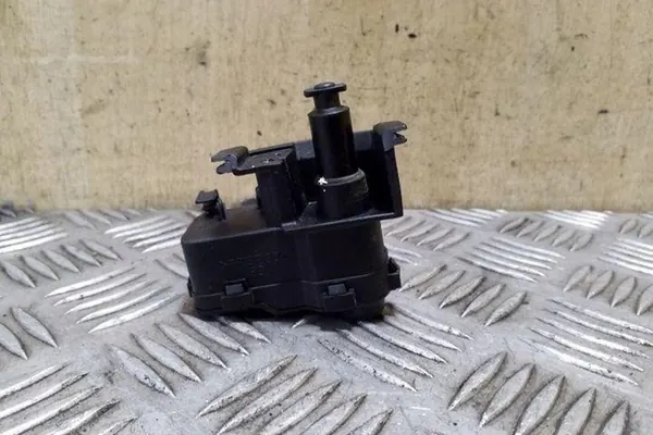 Bränsletanklock SKODA YETI 1.8L 7P0810773B image 7