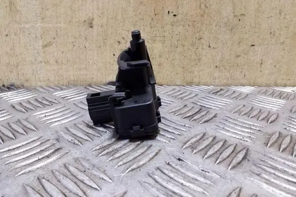 Bränsletanklock SKODA YETI 1.8L 7P0810773B image 8