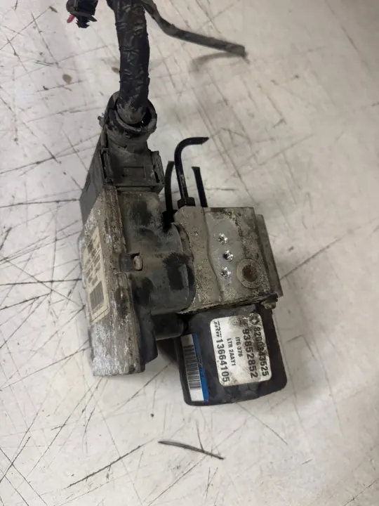 Pompe ABS OEM 8200343525 pour Trafic Vivaro Primastar image 2