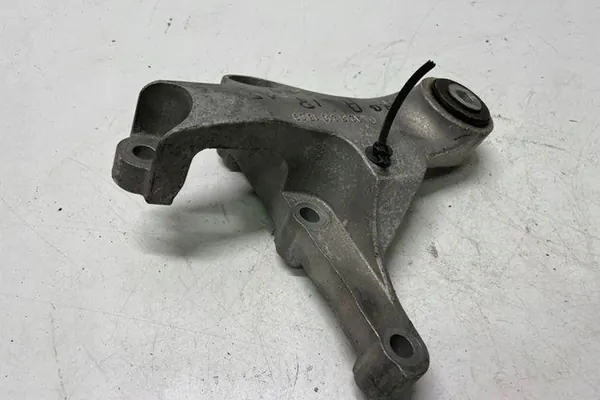 Peças do compartimento do motor MERCEDES-BENZ A (W176) A2462401309 image 2