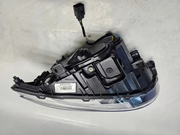 Oikea etuvalo Volvo V60 S60 I Lift 2013+ OEM image 7