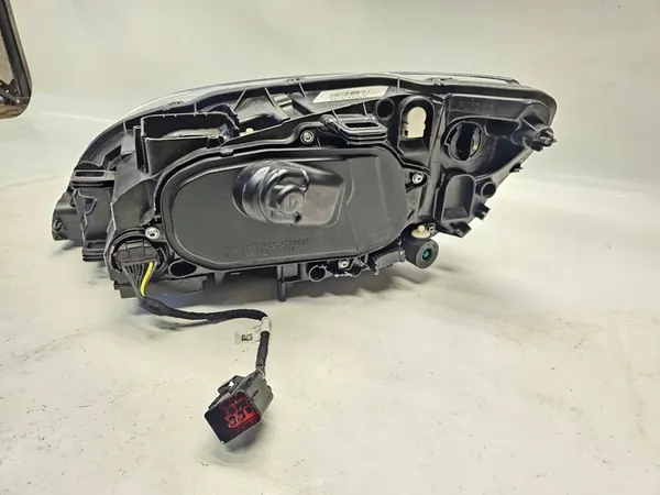 Oikea etuvalo Volvo V60 S60 I Lift 2013+ OEM image 9