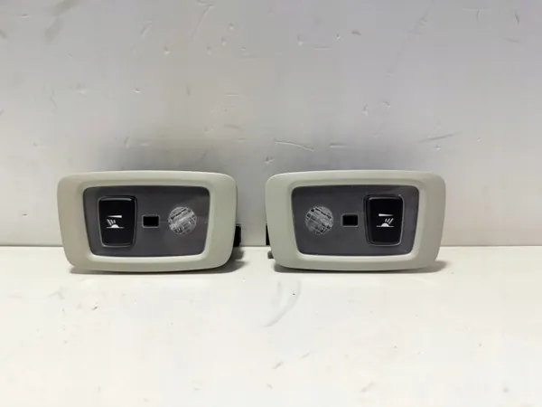 Luz de techo Volvo OEM 31479408 - Rubia Usada image 2