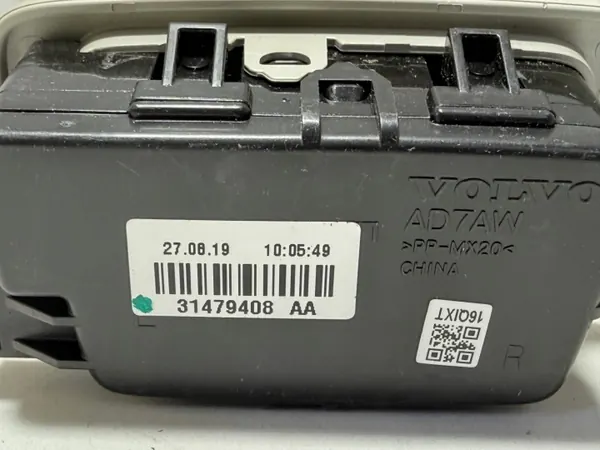 Luz de techo Volvo OEM 31479408 - Rubia Usada image 6