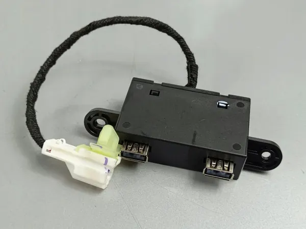 MG ZS USB-aansluiting OEM PWS5031 - Gebruikte Staat image 4