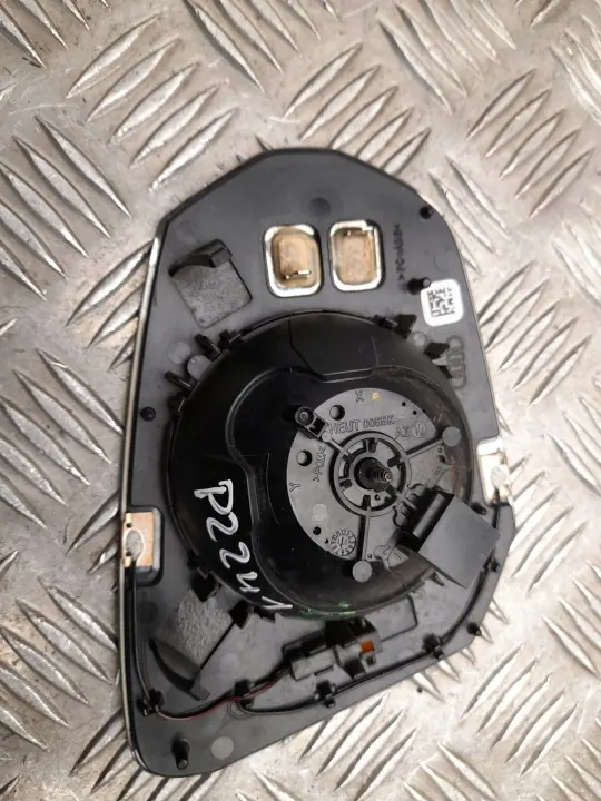 Audi Q2 2021 linkes Spiegelglas OEM 81A857535G image 3