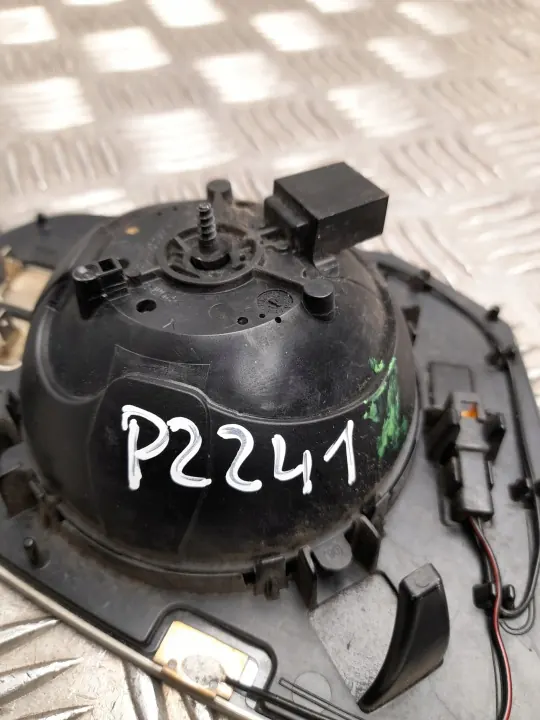 Audi Q2 2021 linkes Spiegelglas OEM 81A857535G image 4