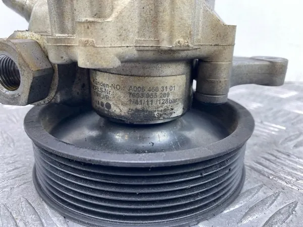 Mercedes-Benz Servostyrningspump A0064663101 image 5