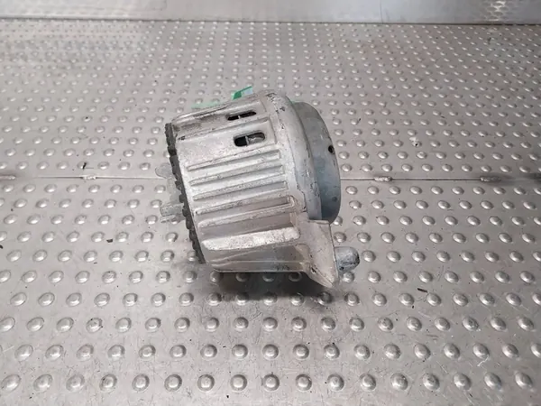 Mercedes-Benz CLS C218 Engine Mount Left A2122404117 image 2