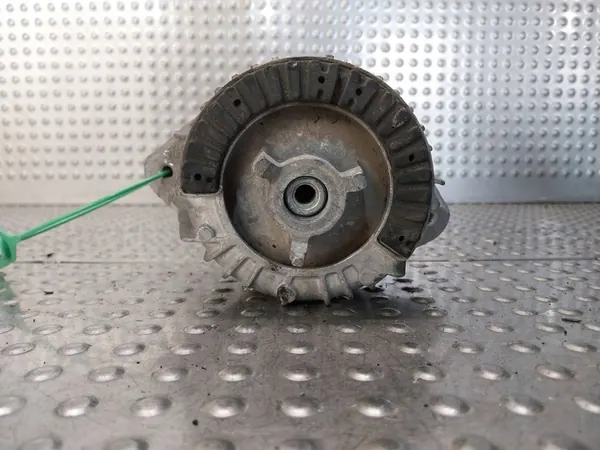 Mercedes-Benz CLS C218 Engine Mount Left A2122404117 image 3