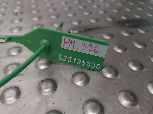 Mercedes-Benz CLS C218 Engine Mount Left A2122404117 image 5