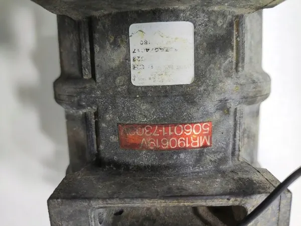 Compresseur de climatisation Mitsubishi L200 III 2.5 Diesel 2001-2006 MR190619V image 6