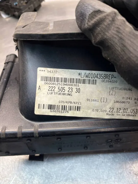 Mercedes-Benz Remluchtkanaal OEM A2225052330 image 3