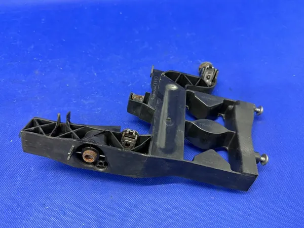 Audi OE 4G8805607 Scheinwerfergleitstück image 3