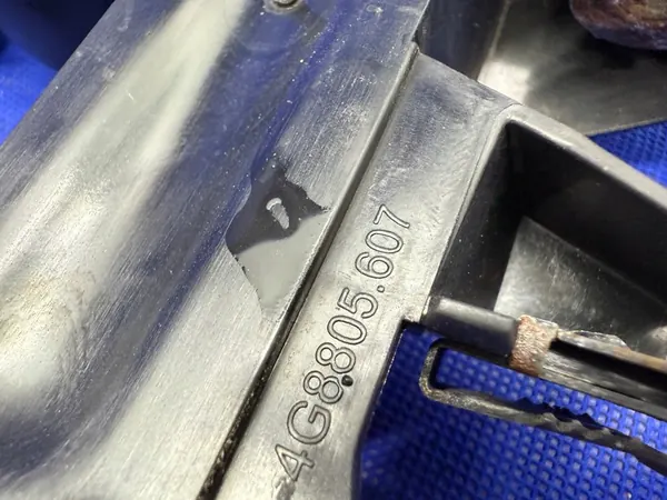 Audi OE 4G8805607 Scheinwerfergleitstück image 5