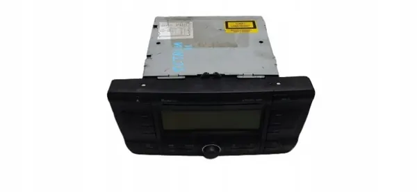 Skoda Octavia II Radio OEM 1Z0035161C - Käytetty image 2