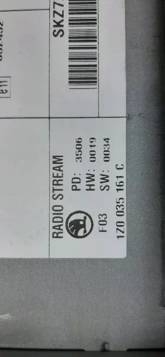 Skoda Octavia II Radio OEM 1Z0035161C - Käytetty image 3