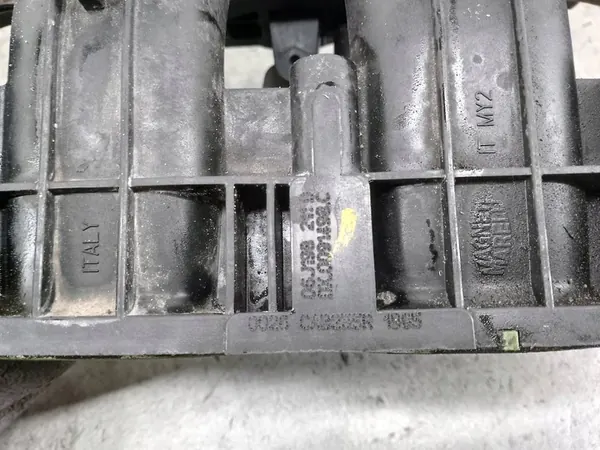 AUDI A4 A5 SKODA OCTAVIA II 1.8 TSI Ansaugkrümmer 06J198211D image 6