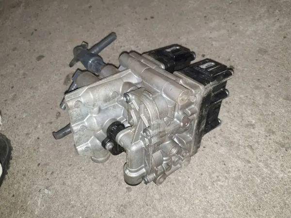 Válvula aire suspensión ECAS OEM 0013271225 - Usado image 5