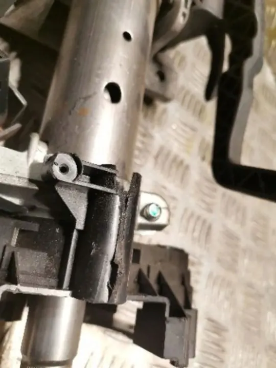 Pièce de crémaillère Opel Astra J OEM 13328668 image 3