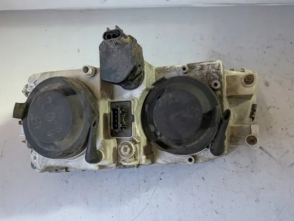 Oikea Etuvalaisin Volvo V40 30899683 HELLA image 4