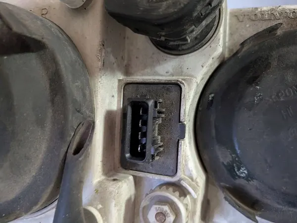 Oikea Etuvalaisin Volvo V40 30899683 HELLA image 5