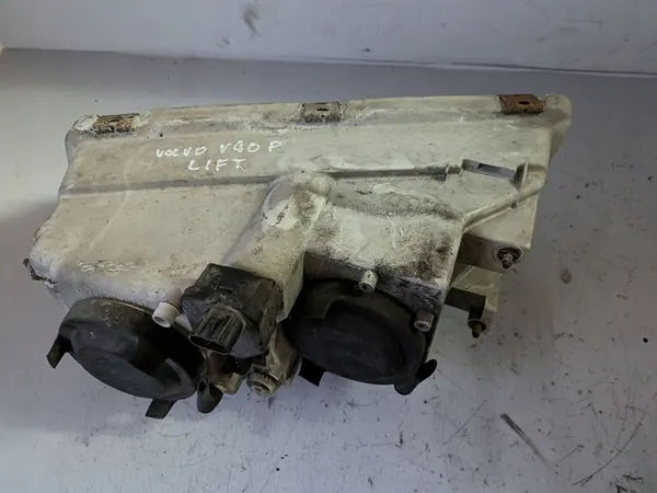 Oikea Etuvalaisin Volvo V40 30899683 HELLA image 6