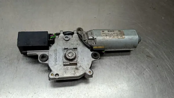 Schiebedachmotor OEM 0390200003 für Mercedes W169 image 2