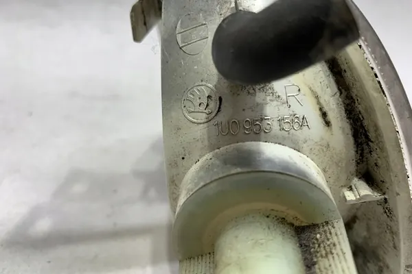 Sinalizador dianteiro direito SKODA OCTAVIA I 1U0953156A image 4