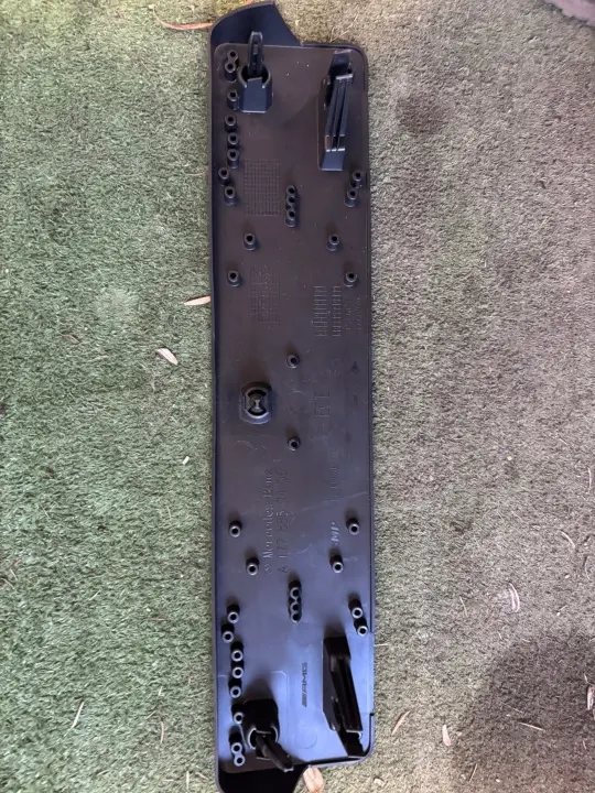 Cadre plaque immatriculation avant OEM A1778850406 AMG image 3