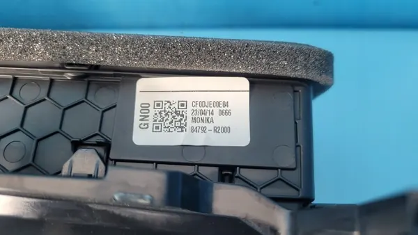 KIA SPORTAGE V Gitterrahmen OEM 84792-R2000 image 4