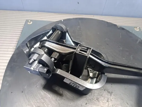 Mercedes-Benz E W212 Jarrupoljin OEM 2052900618 image 3