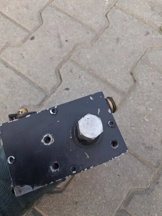 Pompe de levage de cabine OEM 39851 9043 Volvo FH FM image 4