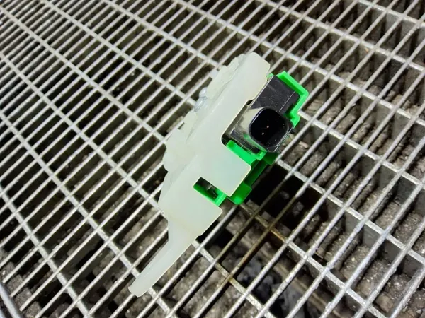 Actuador tapa combustible OEM SKE56955 KIA Xceed image 5