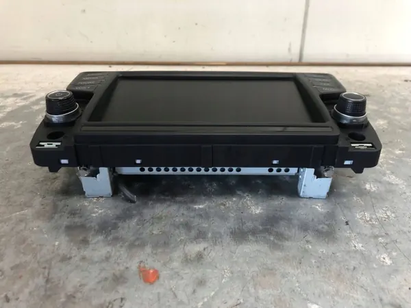 Panel de pantalla de radio VW Crafter II OEM 7C0919606 image 4