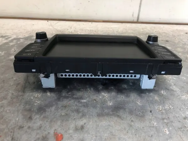 Panel de pantalla de radio VW Crafter II OEM 7C0919606 image 5
