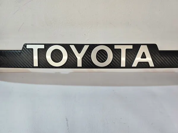 Griglia Paraurti TOYOTA HILUX VIII GR LIFT OEM image 3