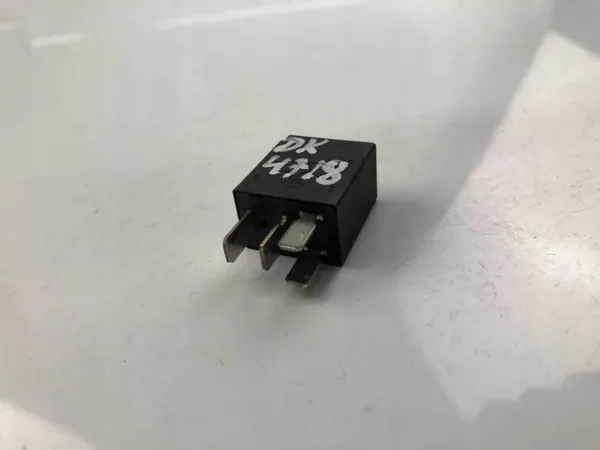 MERCEDES-BENZ C (W204) Relä A0025428419 image 2