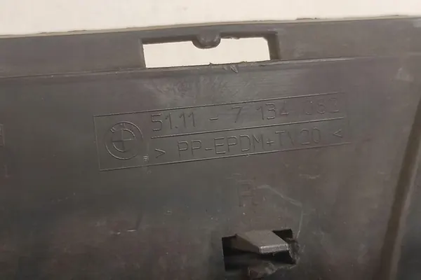 Griglia centrale paraurti BMW 3 E90 2007 image 2