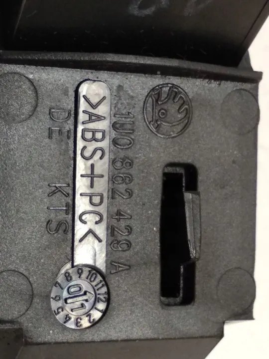Mukiteline OEM 1U0862429A Skoda Octavia I:lle image 4