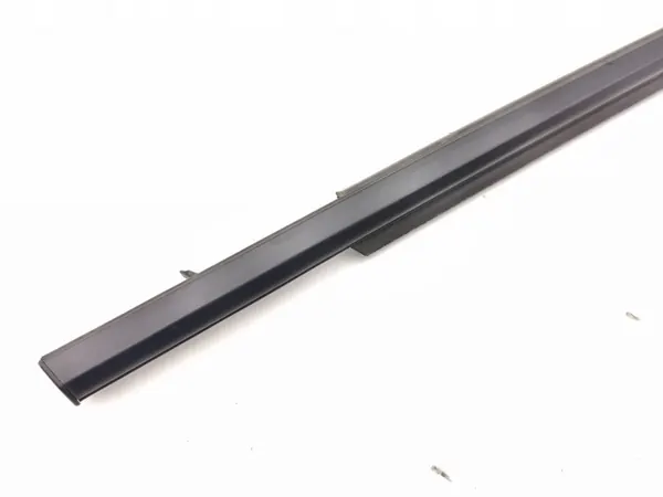 Toyota RAV4 takaikkunan tiiviste OEM AMD226926 image 3