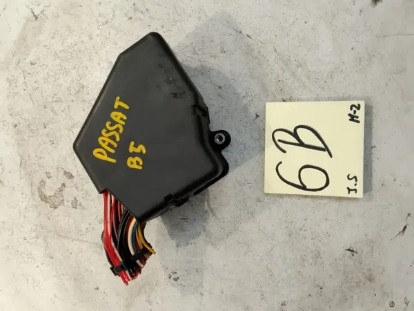 Caixa de fusíveis usada OEM Volkswagen Passat B5 - 45 chars image 2